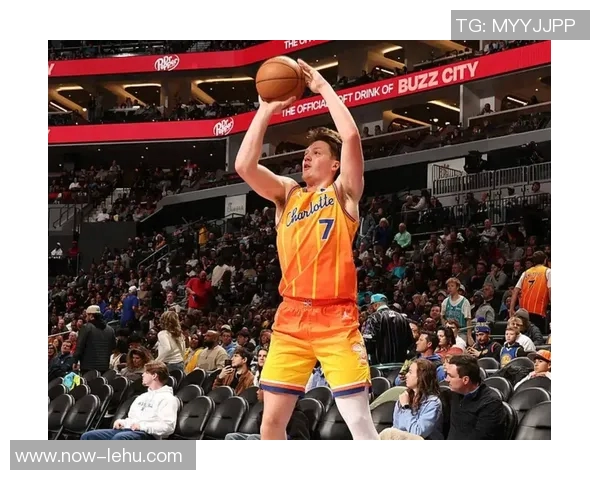 弗拉格新秀赛季表现亮眼场均得分192分紧追克尼佩尔仅差02分